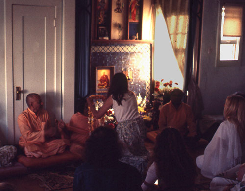 SiteFiles/photos/With Swami Vishnu and Swami Hrdayananda 