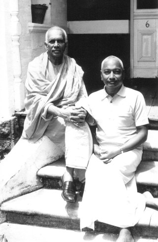SiteFiles/photos/Swami Venkatesananda With Swami Ranganathananda