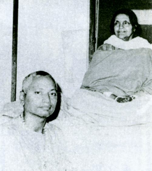SiteFiles/photos/Swami Venkatesananda with Sri Anandamayi Ma