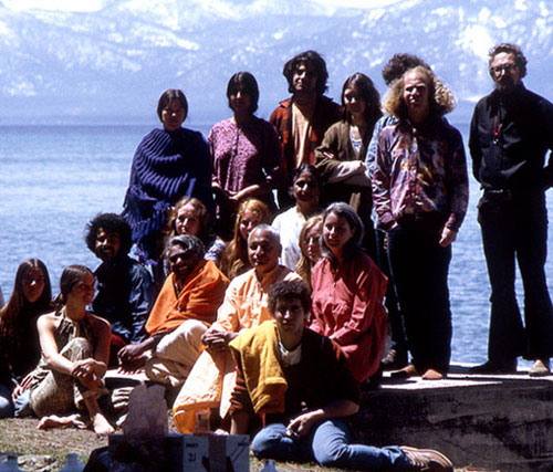 SiteFiles/photos/Swami Venkatesananda and Swami Vishnu with more Teachers and Students