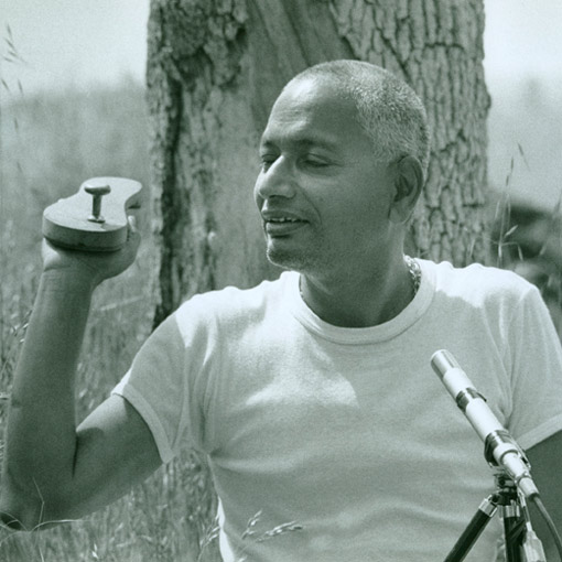 SiteFiles/photos/Giving a talk on yoga at Swami Vishnu's Yoga Farm in Grass Valley, California.