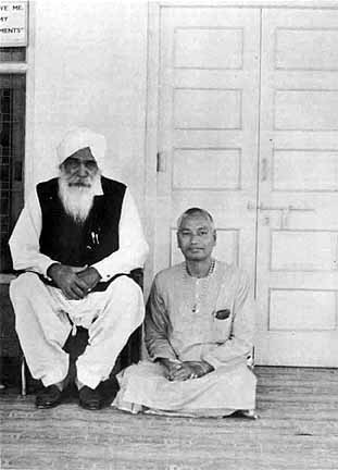 SiteFiles/photos/Swami Venkatesananda With Kirpal Sing