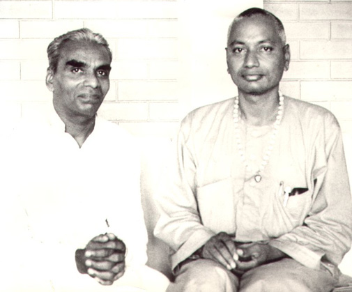 SiteFiles/photos/Swami Venkatesananda With B. K. S. Iyengar
